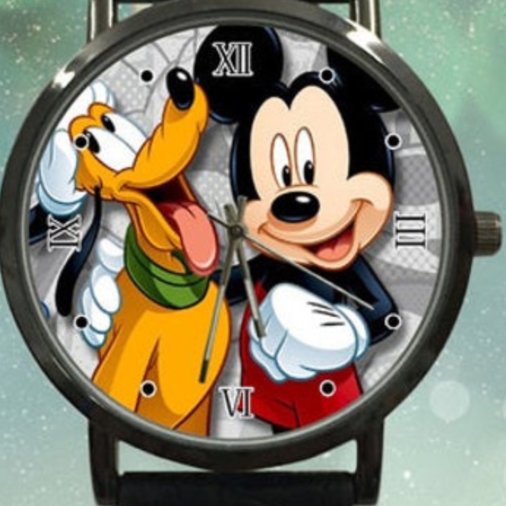 Mickey & Pluto Men's Analogue Quartz Watch NWT - Picture 3 of 6